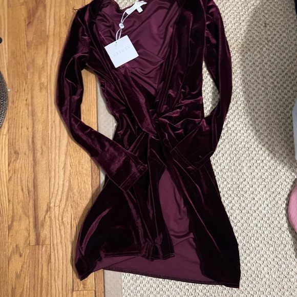 Meshki velvet burgundy dress mini slit - Picture 1 of 7